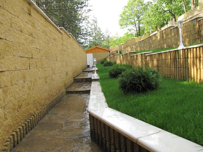 Затревяване с тревни смески на вилен парцел в село Луково