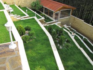 Затревяване с тревни смески на вилен парцел в село Луково