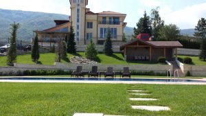 Озеленяване на двор в кв. Бояна – 5, София