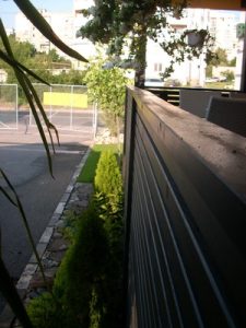 Поддръжка на зелените площи на бизнес център Слатина