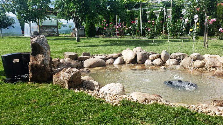 Декоративно езеро в Мрамор