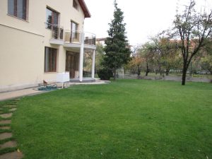 Озеленяване на двор в кв. Малинова долина