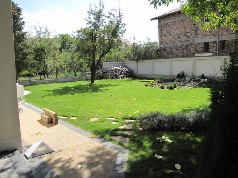 Озеленяване на двор в кв. Малинова долина