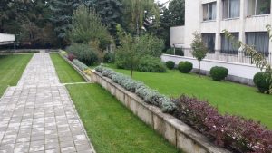 Реконструкция на зелените площи на посослството на Япония