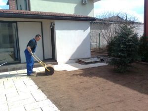 Затревяване на двор в кв. Бусманци