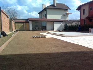 Затревяване на двор в кв. Бусманци