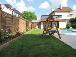 Затревяване на двор в кв. Бусманци