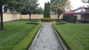 поддръжка на двор в гр. Нови Искър