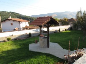 Затревяване на двор в село Венковец