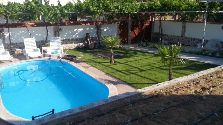 Озеленяване на къща в Кресна