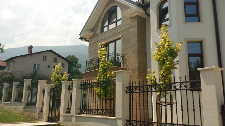 Озеленяване на двор в Драгалевци