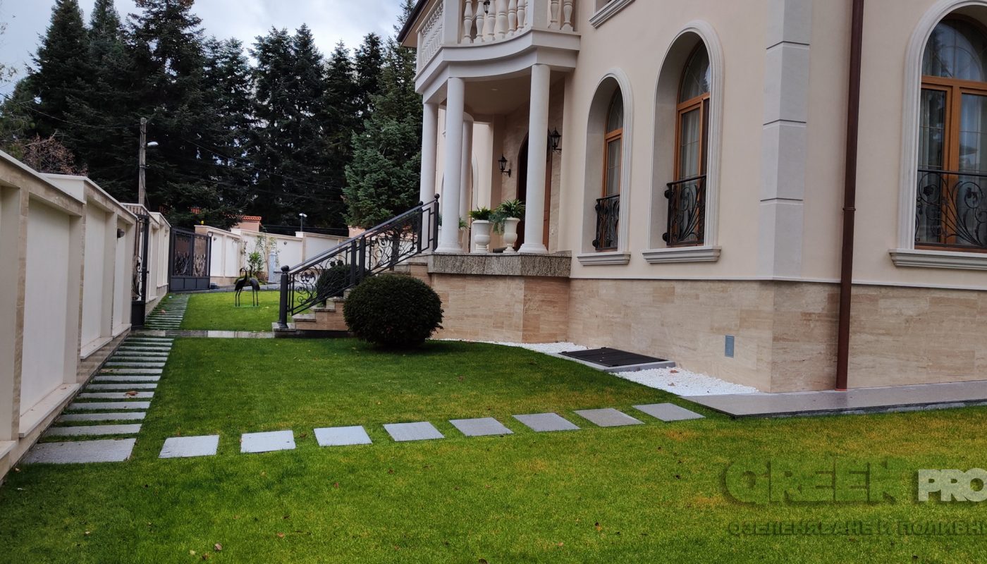 Озеленяване на двор в кв. Бояна 12